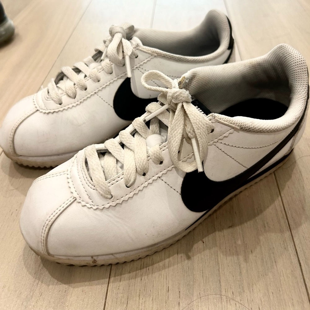 Nike black and white Cortez women’s 7